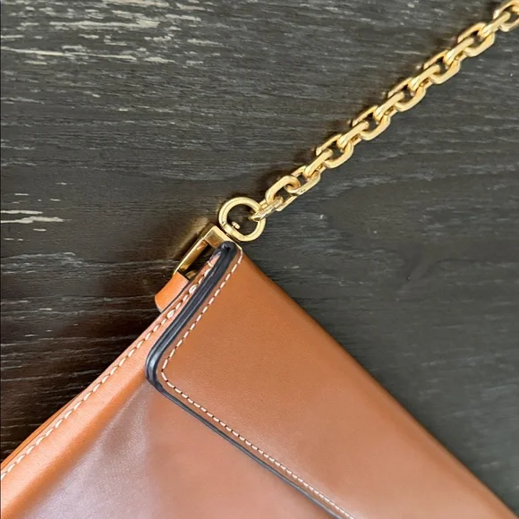 Tory Burch Shoulder Bag with Gold Chain - Picture 3 of 12